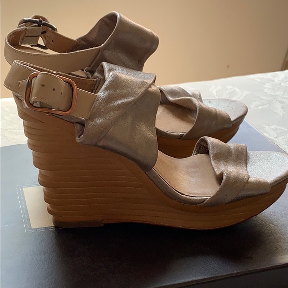 Pink gold/rose/Nude colour from Holt Renfrew Brandnew without tags. - Picture 2 of 4